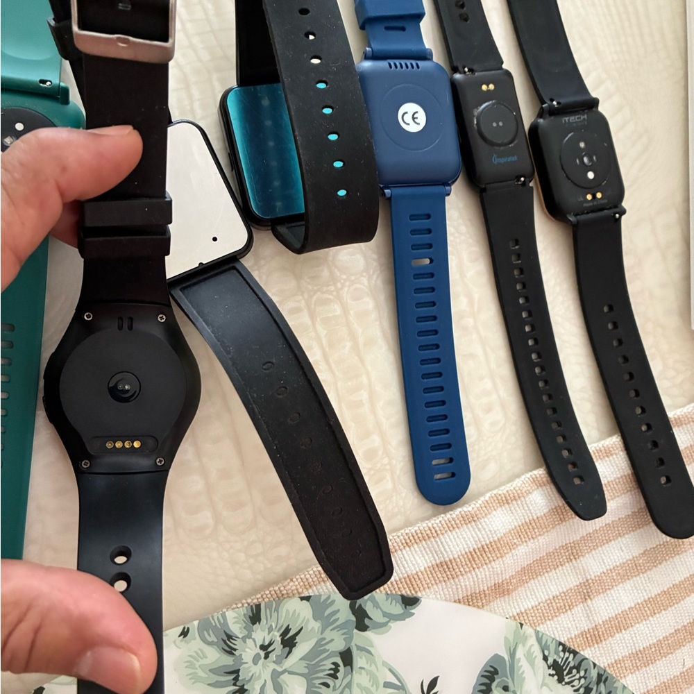 Apple.  Samsung.  Fitbit lot of 25.  for repair broken damaged - Picture 12 of 16